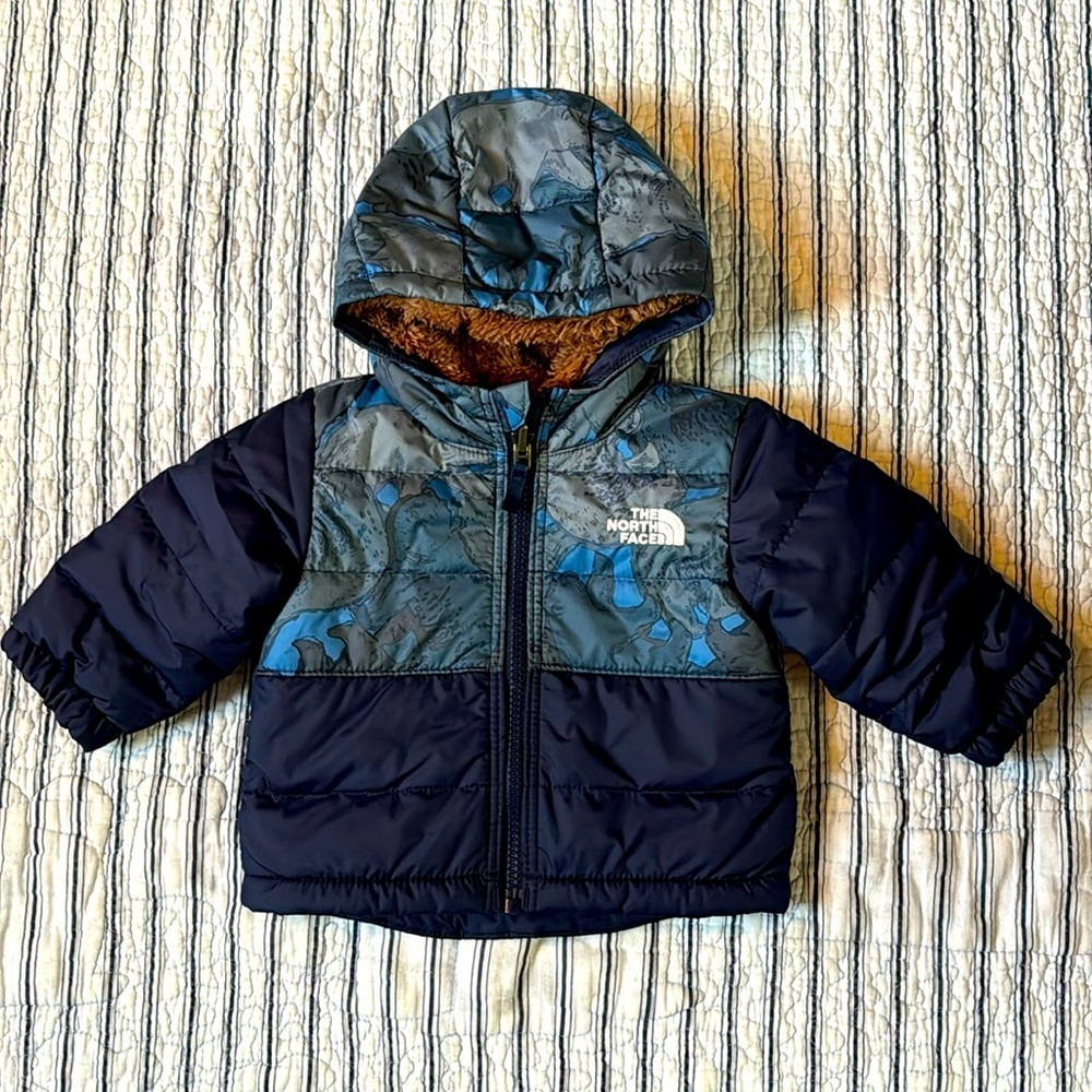 NWOT The north face Baby Reversible Mount Chimbo Hooded Jacket size 3-6 months